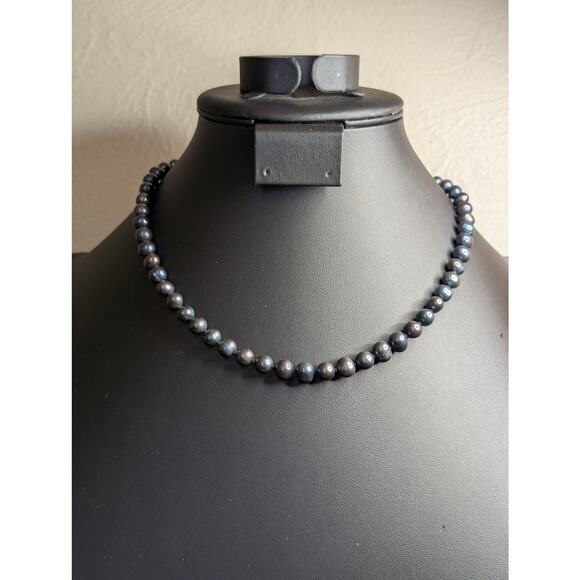 Vintage Black Freshwater Pearl Hand-Knotted Slightly Graduated 18" Necklace - Picture 12 of 12